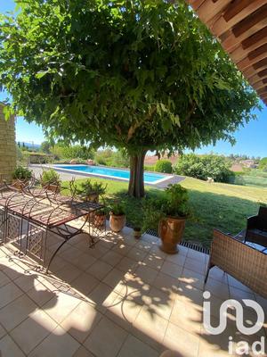 Maison - 203 m² - 9 pièces