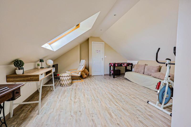 Maison traditionnelle - 145 m² - 7 pièces