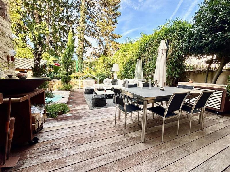 Maison - 335 m² - 11 pièces