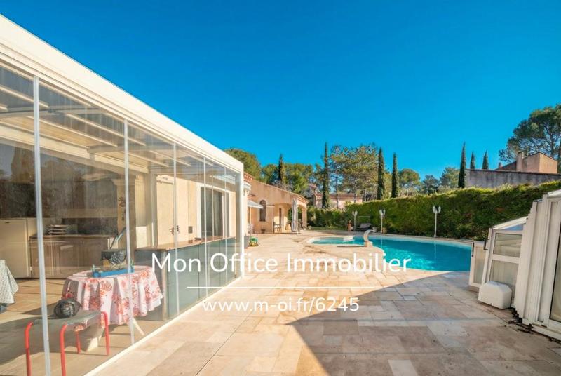 Maison - 233 m² - 7 pièces