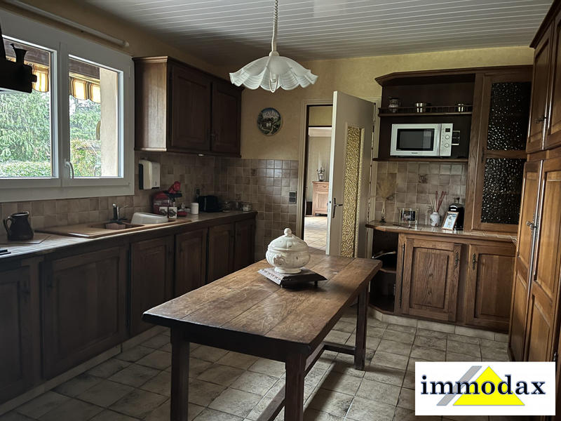 Maison traditionnelle - 250 m² - 6 pièces