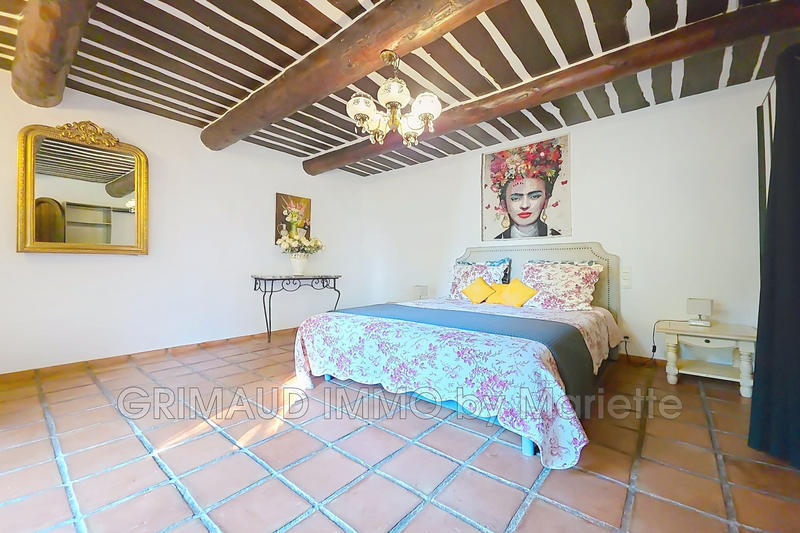 Maison - 236 m² - 8 pièces