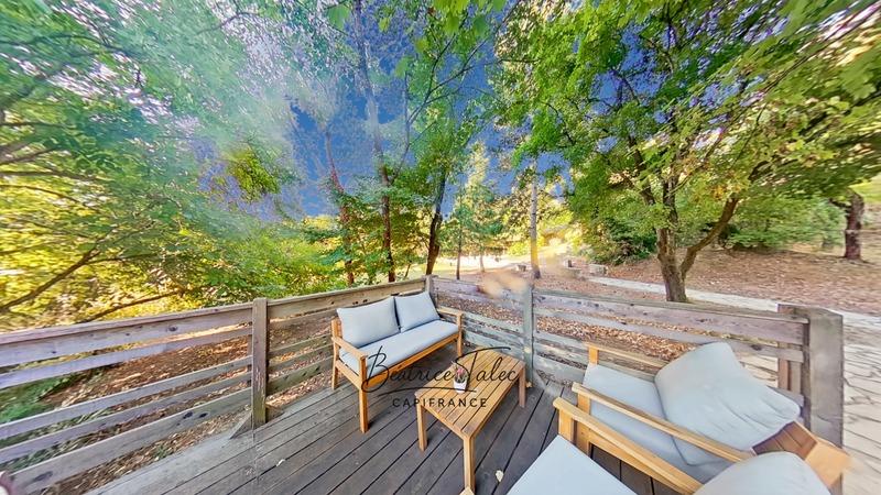 Maison - 390 m² - 16 pièces