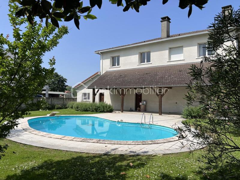 Maison - 282 m² - 9 pièces