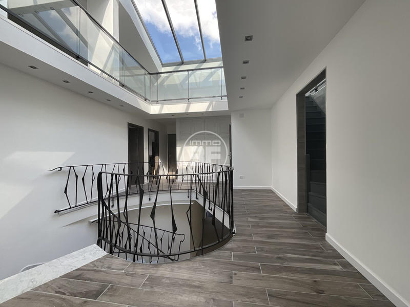 Villa - 486 m² - 11 pièces