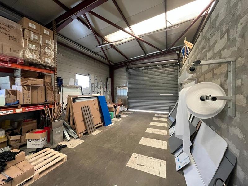 Local d'activité / Entrepôt - 1 000 m²