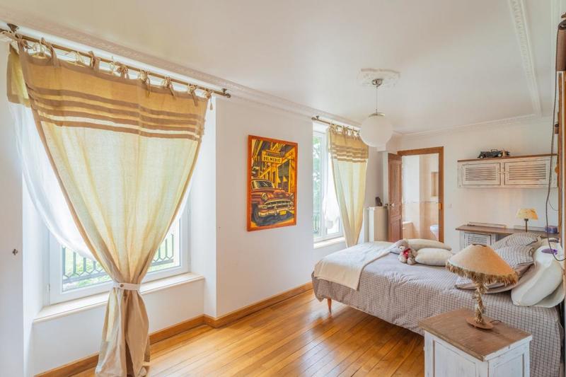 Demeure - 654 m² - 29 pièces