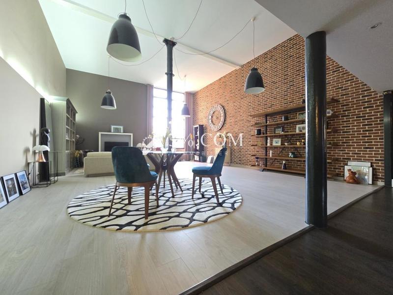 Loft - 158 m² - 4 pièces