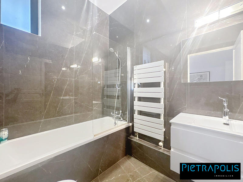 Appartement - 185 m² - 6 pièces