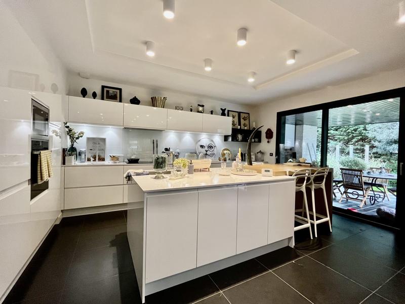 Maison traditionnelle - 212 m² - 7 pièces