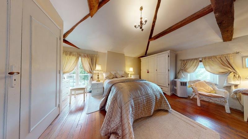 Maison traditionnelle - 285 m² - 13 pièces