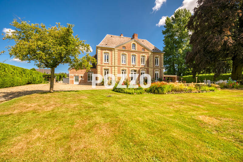 Maison - 275 m² - 8 pièces