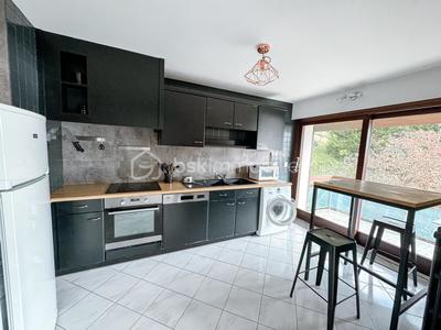 Maison - 255 m² - 12 pièces