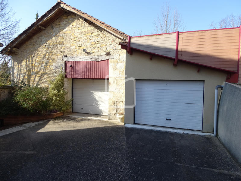 Maison - 233 m² - 8 pièces