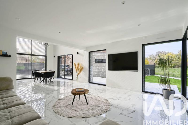 Maison - 210 m² - 6 pièces