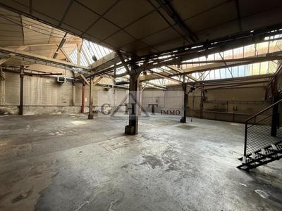 Entrepôt - 839 m²