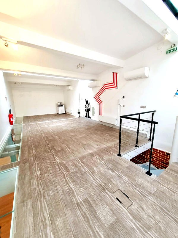 Local d'activité / Entrepôt - 243 m² - 4 pièces