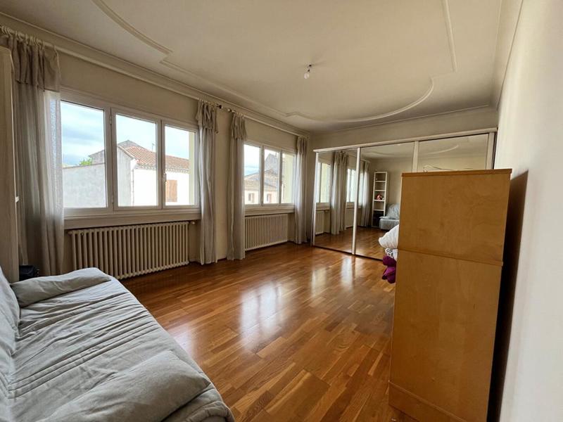 Maison - 220 m² - 10 pièces