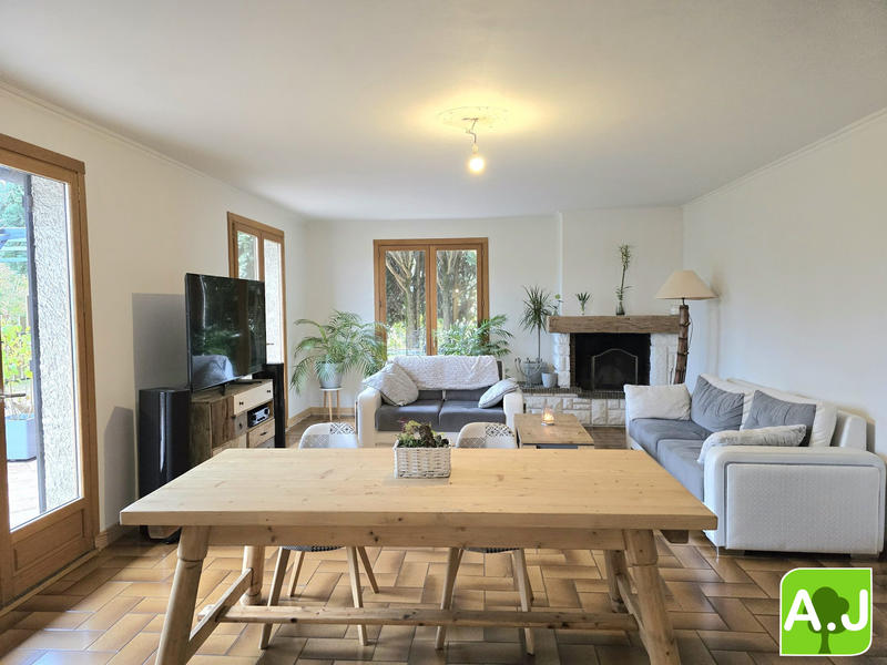 Maison traditionnelle - 178 m² - 8 pièces