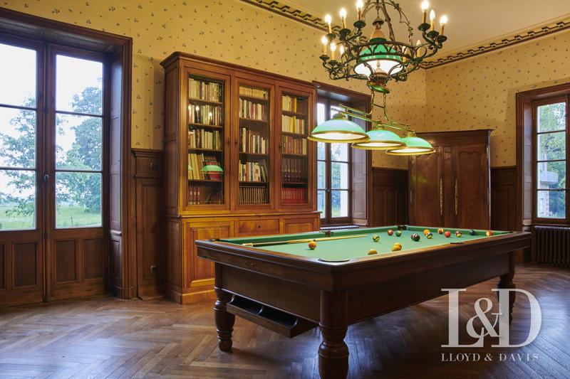 Maison - 460 m² - 10 pièces