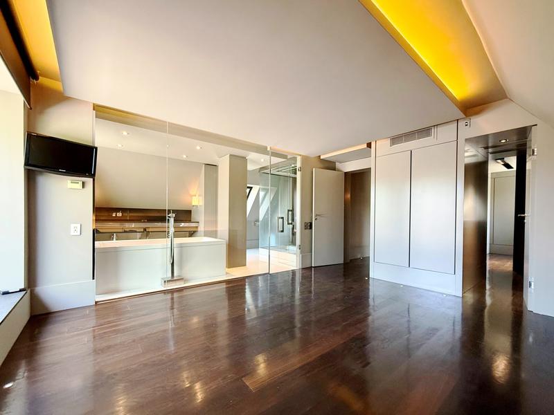 Appartement - 272 m² - 6 pièces