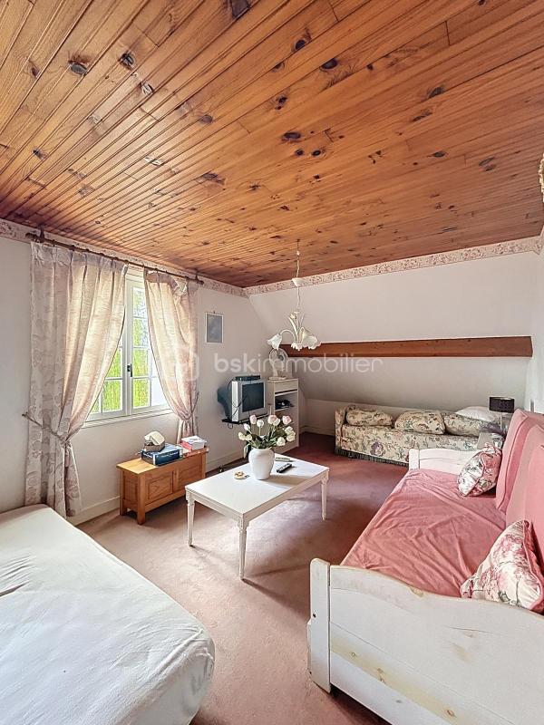 Propriété - 265 m² - 7 pièces