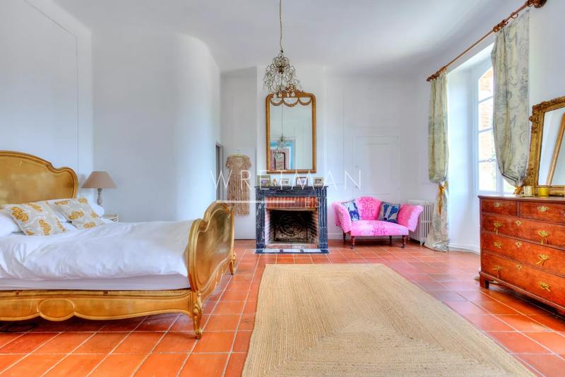 Château - 542 m² - 20 pièces