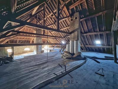 Appartement - 210 m² - 1 pièce