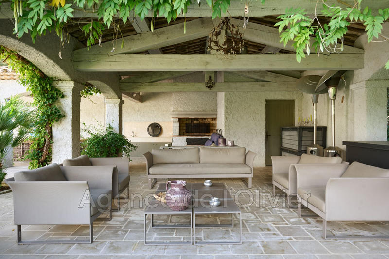 Propriété - 820 m² - 10 pièces