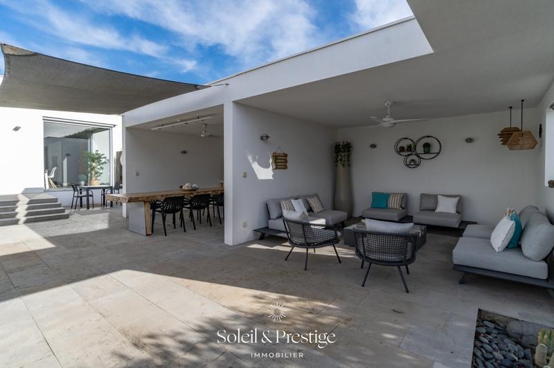 Maison - 313 m² - 8 pièces