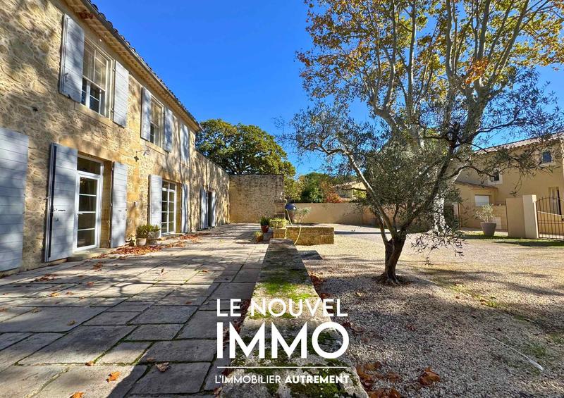 Mas - 335 m² - 8 pièces