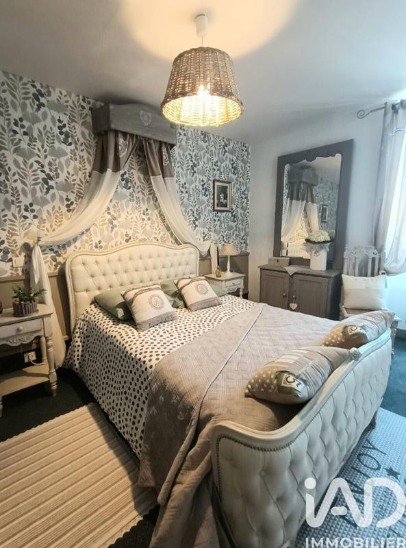 Maison - 1 300 m² - 20 pièces