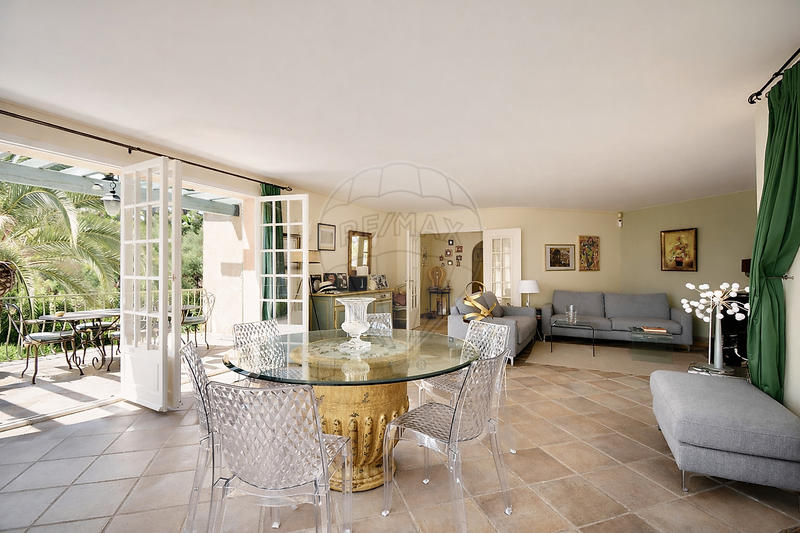 Villa - 185 m² - 6 pièces