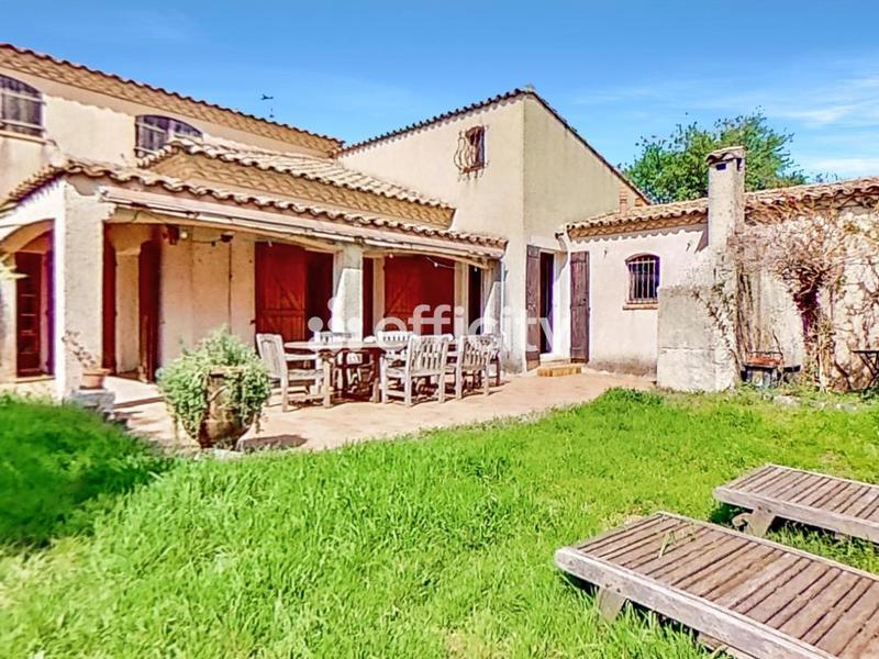 Maison - 225 m² - 9 pièces