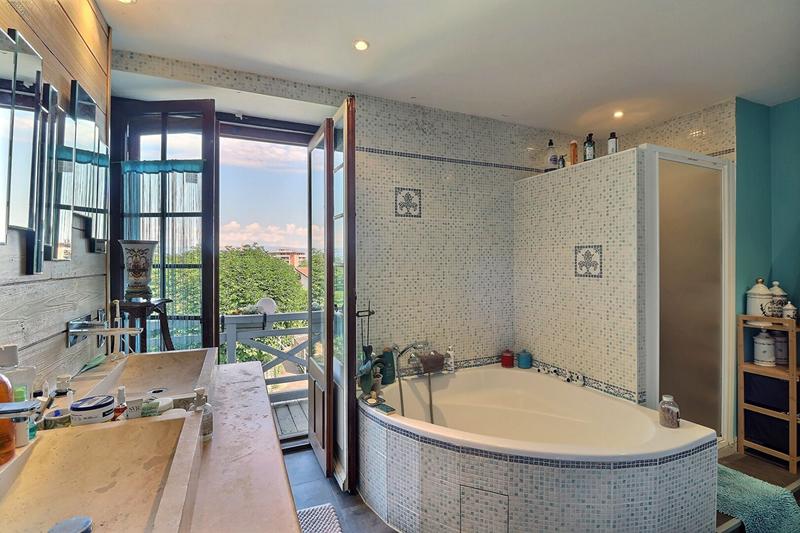 Maison - 210 m² - 8 pièces