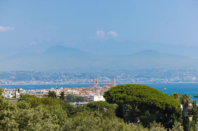 Appartement - 182 m² - 5 pièces