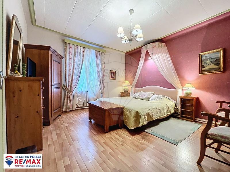 Maison - 428 m² - 19 pièces