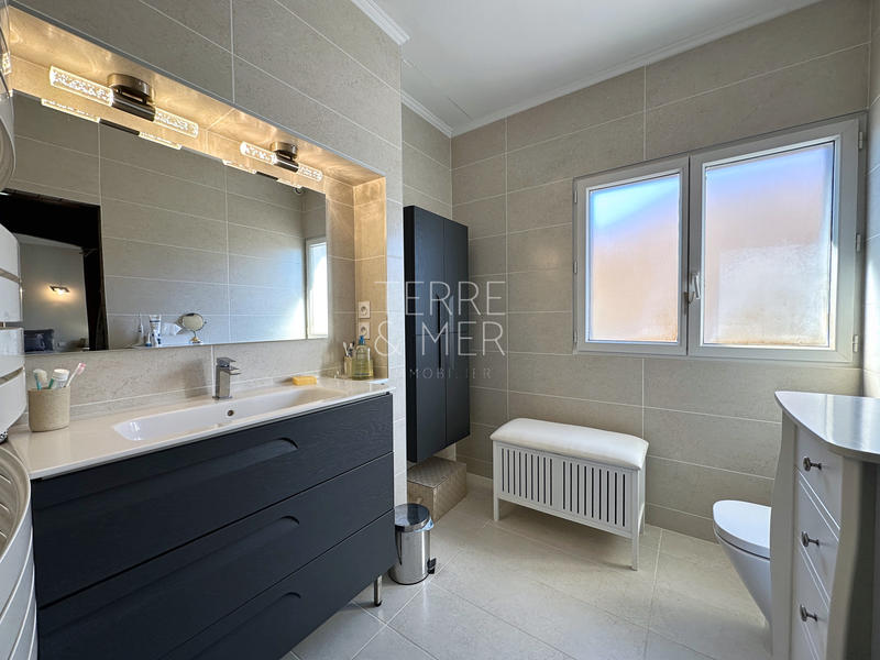 Maison - 240 m² - 7 pièces