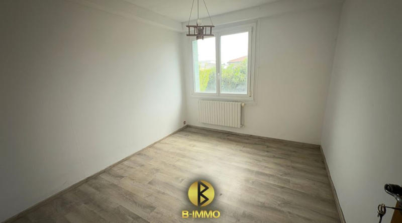 Maison - 221 m² - 8 pièces