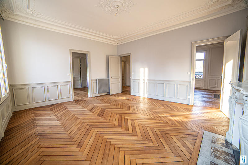 Appartement - 143 m² - 5 pièces