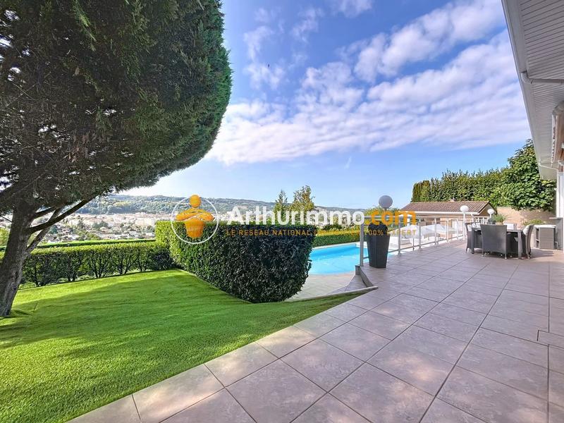 Maison - 205 m² - 7 pièces