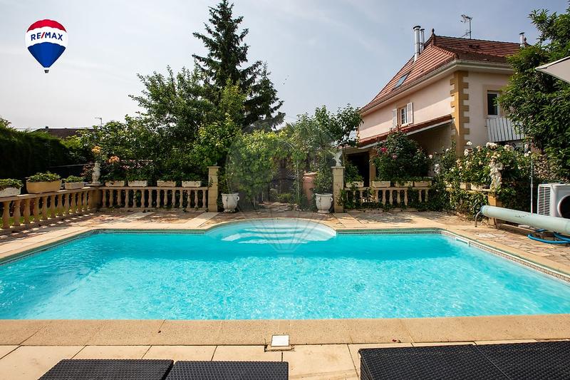 Maison - 306 m² - 6 pièces