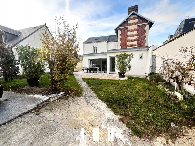 Maison - 152 m² - 8 pièces