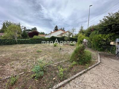 Terrain constructible - 239 m²
