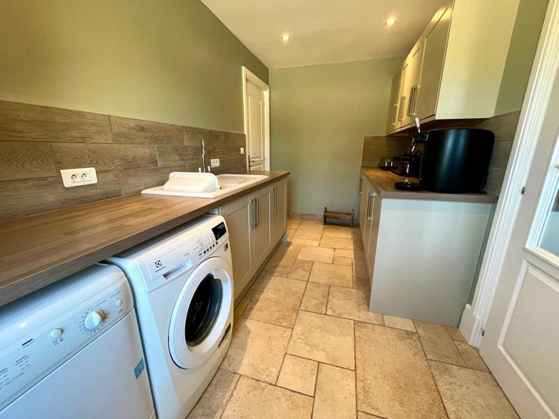 Maison - 284 m² - 8 pièces