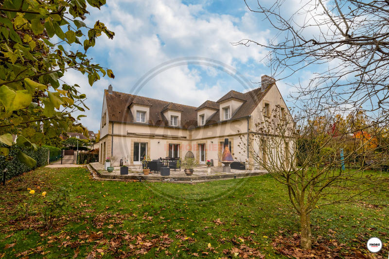 Maison - 256 m² - 9 pièces