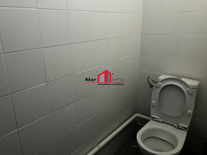 Local commercial - 668 m²