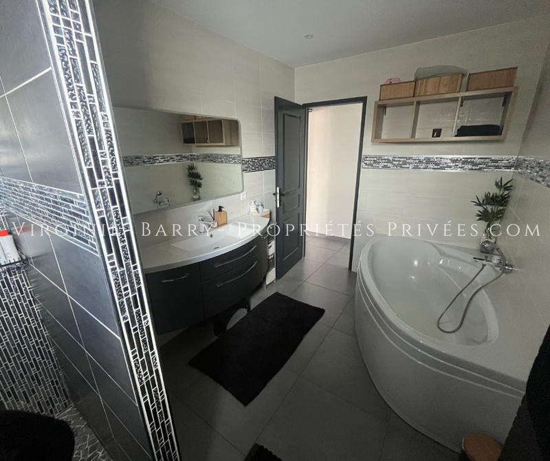 Maison - 137 m² - 5 pièces