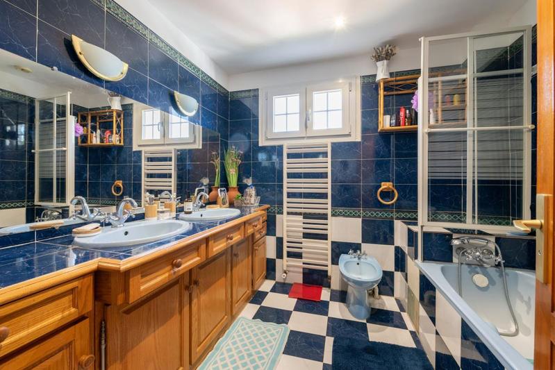 Maison - 208 m² - 6 pièces