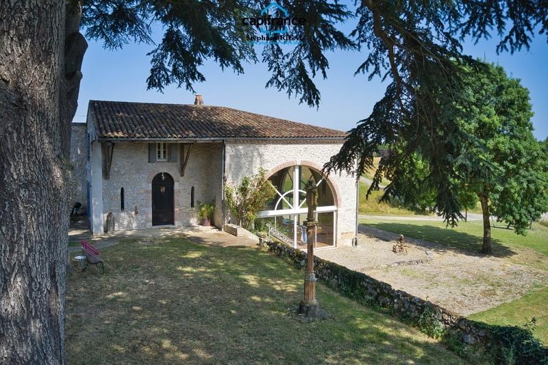 Propriété - 210 m² - 14 pièces